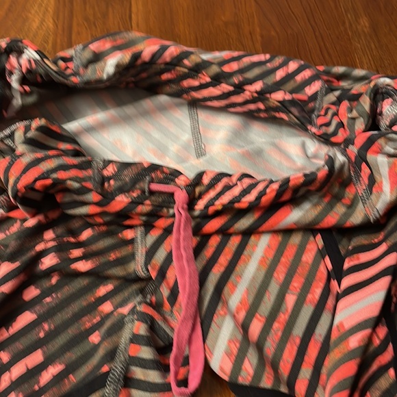 Athleta Large woman’s cropped length leggings zip pocket elastic tie in waist - Picture 2 of 8